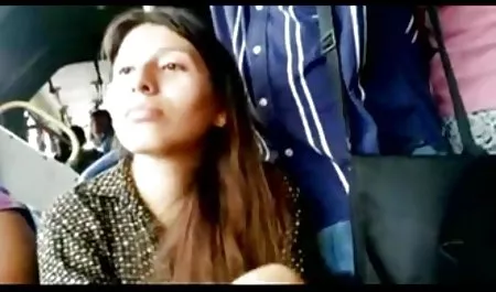 مرد عبور کلیپهای سک از کون کوچک گاو با موهای کوتاه