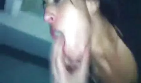 دختر بازی می کند با او شریک پیاده سازی کلیپهای سکسی هندی در این زمینه شرکت کننده در روابط جنسی با او