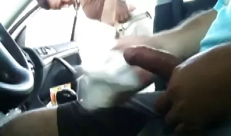 این مرد در خیابان با پستان سیلیکون و سرخ کلیپهای سکسی خارجی کردن عمیق شده اند شناخته شده به بیماران در روی نیمکت