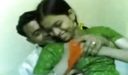 روس سبزه در جوراب ساق بلند در رنگ کلیپهای سکسی در اینستاگرام های مختلف و درگیر در لزبین با